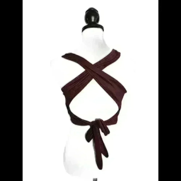 Chic Burgundy Cropped Tank Top - Picture 2 of 3